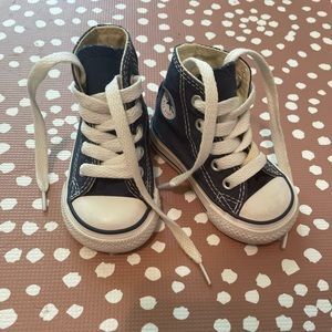 Infant High top Converse size 3
